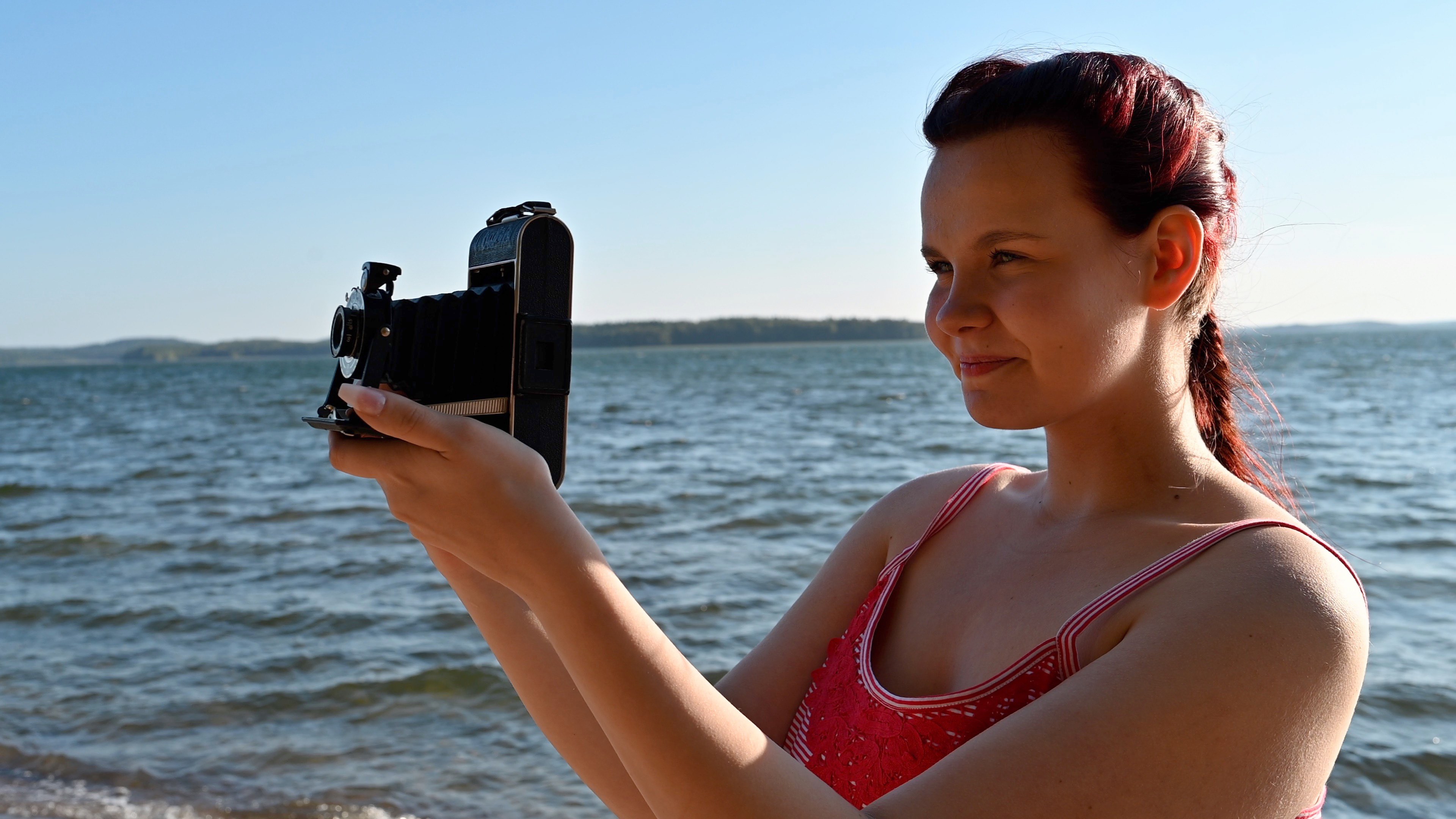 Valokuvaus – kuvaaja kameran kanssa