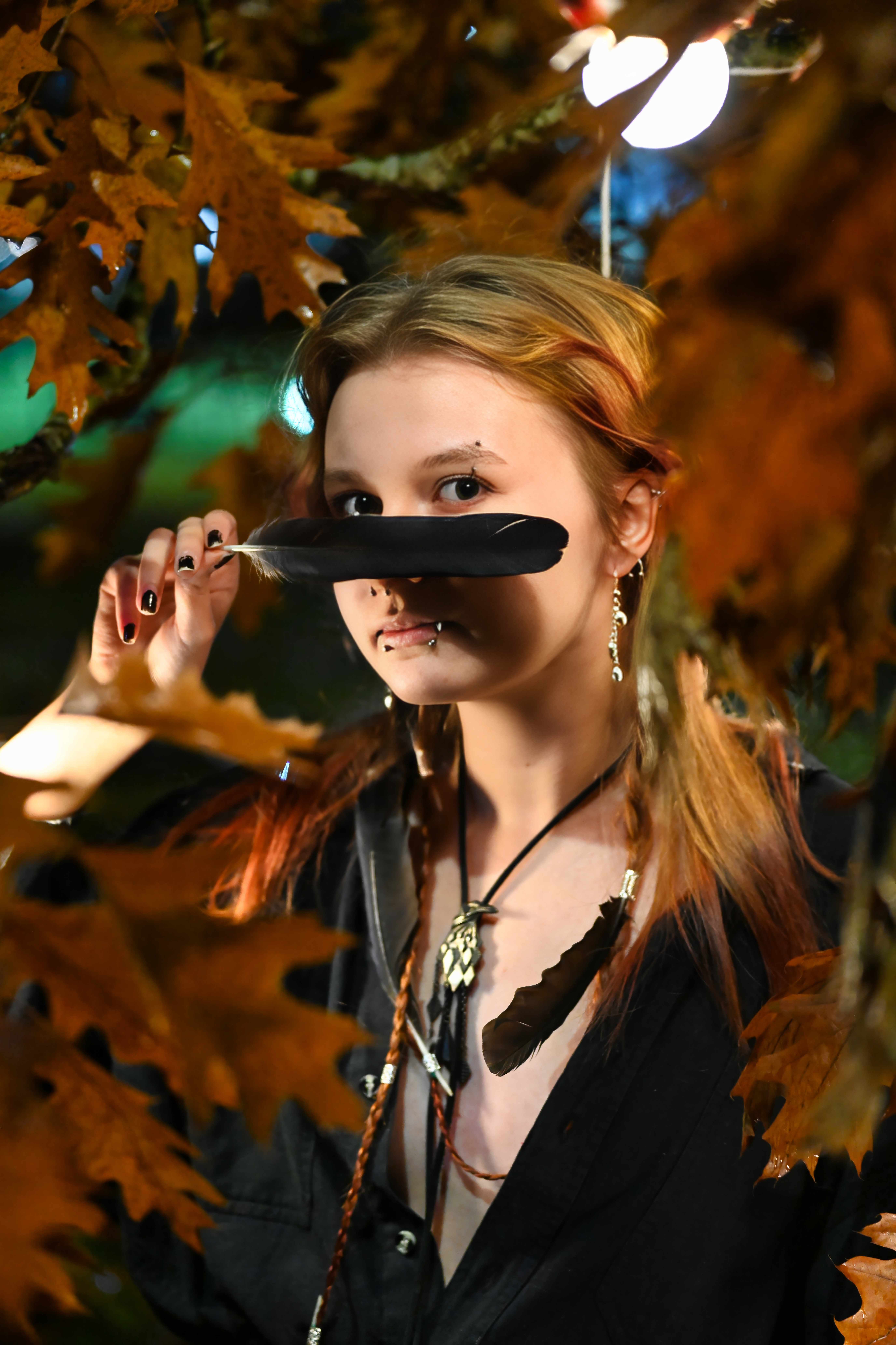 Kaulakoru 'Varis' mallin kaulalla